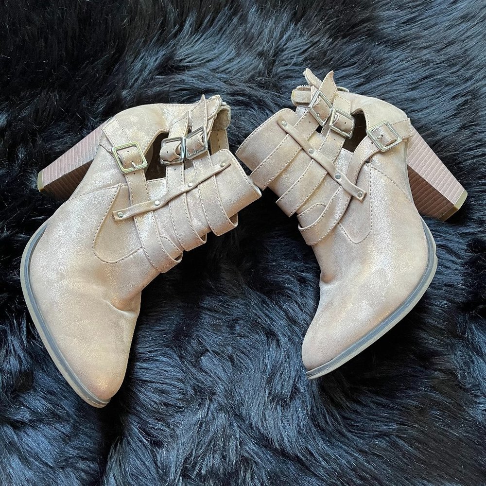 Forever Cut Out Ankle Boots